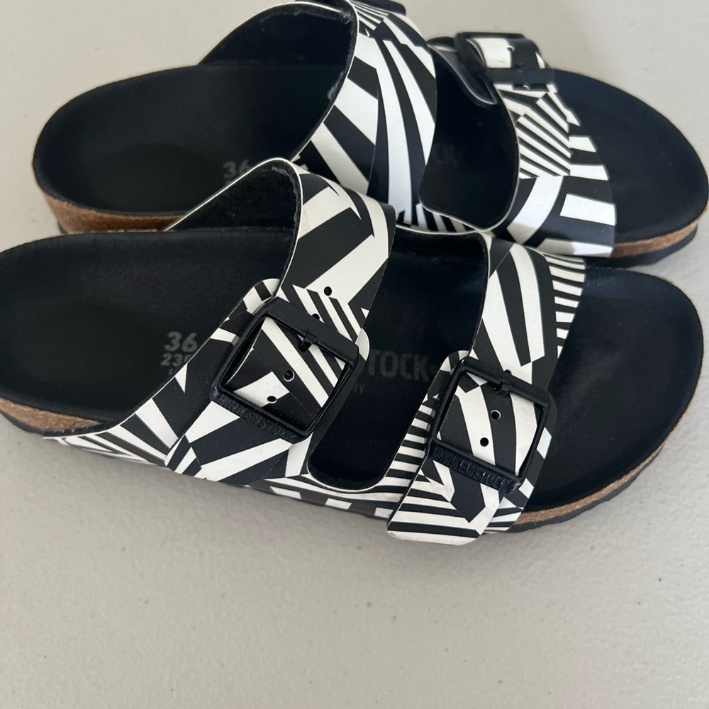 Birkenstock Black and White Zebra Print Sandals Anthropologie Sold Out Sz 6 - Picture 6 of 13